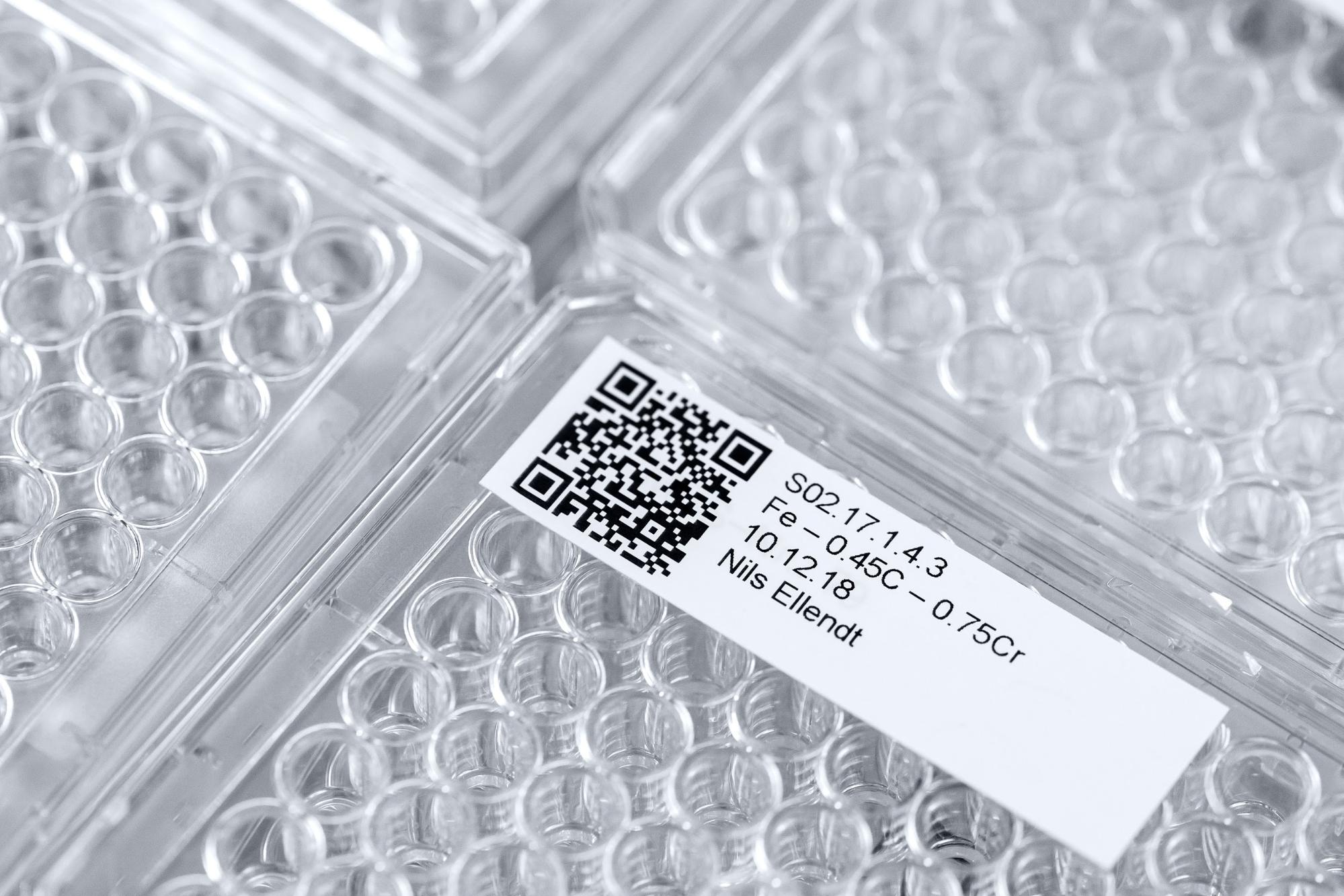 Sample container with a QR-Code.